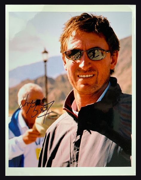 Wayne Gretzky Signed 8 x 10 Photo (BAS)