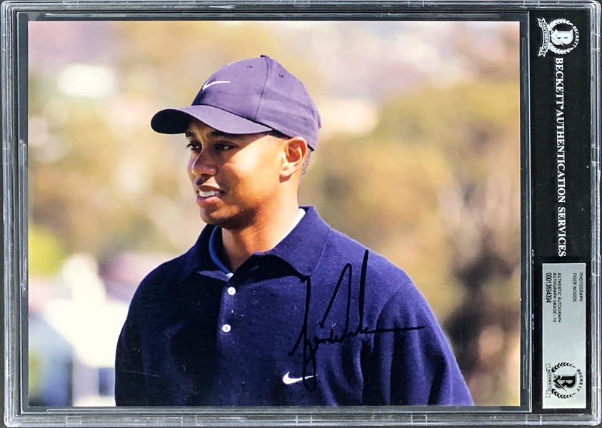 Tiger Woods Signed 8 x 10 Photo (BAS Encapsulated GEM MINT 10)