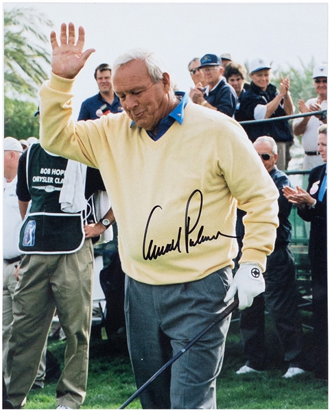 Arnold Palmer Signed 8 x 10 Photo – Waving to the Crowd (BAS)