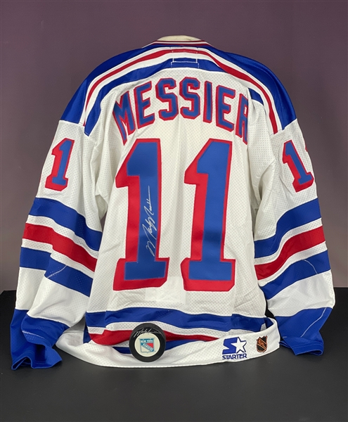 Mark Messier Signed New York Rangers Jersey and Hockey Puck (Beckett)