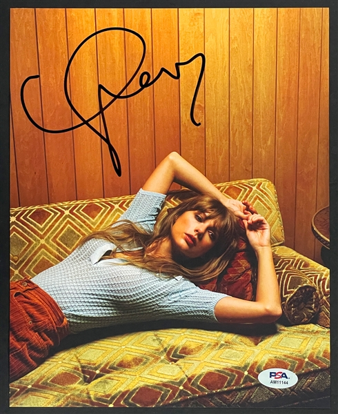 Taylor Swift Signed 8x10 Photo (PSA/DNA)