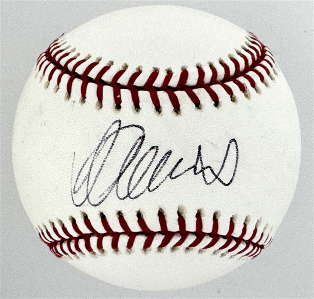 Ichiro Suziki Single Signed Baseball (Beckett Authentic)