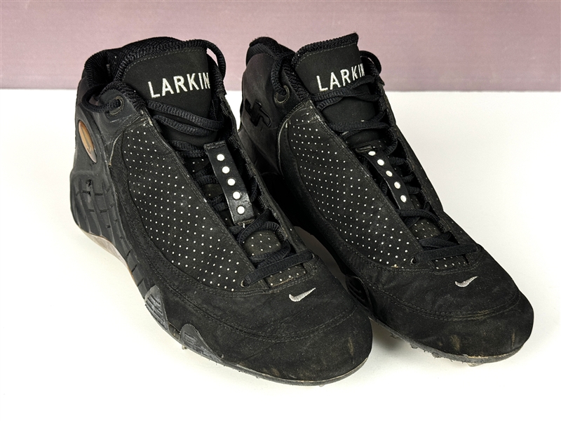 Barry Larkin Game Used Nike Baseball Cleats Given to Teammate Juan Castro