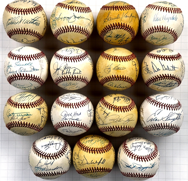 Hall of Famers and Superstars Signed Baseballs Collection of 15 with more than 220 Signatures