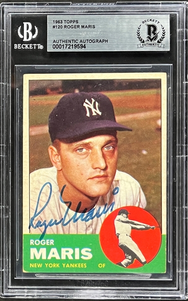 1963 Topps Roger Maris Signed Card #120  (Beckett Encapsulated)