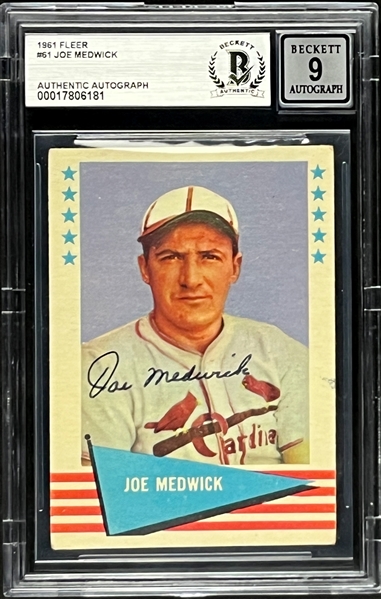 Joe Medwick Signed 1961 Fleer #61 - MINT 9 Signature (Encapsulated Beckett Authentic)